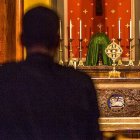 En la Hora Santa del Jueves Santo, en la tranquilidad de la noche, le mostramos a Dios que Él es lo más importante y nos asemejamos a Cristo cuando rezaba al Padre. Foto: Lisa Johnston / Archidiócesis de San Luis (Missouri).