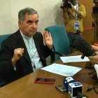 El cardenal Angelo Becciu, en la rueda de  prensa en la que explicó su renuncia a sus derechos cardenalicios y su dimisión, a petición del Papa, como prefecto de la Congregación para las Causas de los Santos.