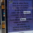 Imagen de uno de los carteles de la ACDP  para el 8-M colocados en las marquesinas
