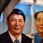 La iconografía del régimen comunista chino vincula cada vez más las figuras de Xi Jinping y Mao Tse Tung. Foto: Afp.