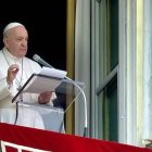 En la solemnidad trasladada al domingo del Corpus Christi, el Papa recordó la necesidad de la Eucaristía y el don de Dios que se nos da con ella.