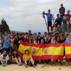 Adolescentes de la diócesis de Alcalá realizaron en julio su peregrinación Complurrutum - aquí posan a la entrada de Santiago