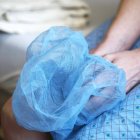 La eutanasia cambia completamente la perspectiva social sobre las personas: ya no valen por sí mismas, hay un momento en el que es legítimo matarlas o que se maten porque la ley establece que ya no valen. Foto (contextual): Sharon McCutcheon   / Unsplash.