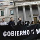 Protesta contra la eutanasia ante el Congreso de los Diputados en diciembre de 2020