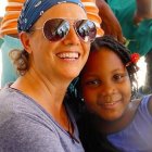 Una Isa Solá sonriente... la mayor parte de su trabajo misionero fue con niños