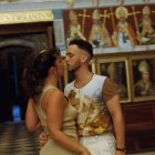 El videoclip, con escenas subidas de tono, se grabó en distintas estancias de la catedral de Toledo