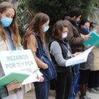 Jóvenes y mayores en Barcelona rezan contra el aborto en 40 Días por la Vida