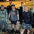 Una de las actividades más llamativas es la marcha nocturna en la que van cargados con piedras o pesas.