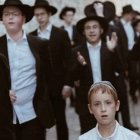 Jóvenes judíos ultraortodoxos o haredíes en Jerusalén - foto de Blake Campbell en Unsplash