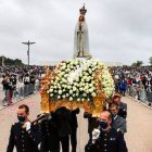 Cuando la Virgen habla como lo hizo en Fátima, hay que escucharla, sostiene Peter Wolfgang, no contradecirla. Foto: procesión en Fátima el 13 de mayo de 2021; Pedro Nunes/Reuters.
