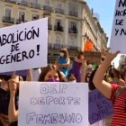 La aprobación de la ley trans, que menoscaba el sexo biológico, ha suscitado una fuerte oleada de críticas contra el Gobierno desde ámbitos feministas.