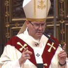 Francisco Cerro, arzobispo primado de España, reaccionó al vídeo inapropiado grabado en la catedral de Toledo considerándolo «un uso indebido de un lugar sagrado». Foto: captura Radiotelevisión Diocesana de Toledo.