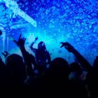 En el alejamiento de los jóvenes respecto a la Iglesia hay causas externas, como la secularización de la sociedad, pero también causas intenas que obligan a una reflexión a los propios católicos. Foto: Karina Lago / Unsplash.