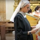 Beatriz, en un momento de su toma de hábito en las benedictinas de Sahagún (León)