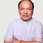 Raphael Nguyen, sacerdote católico vietnamita en la diócesis de Orange, dos veces detenido por comunistas, apalizado, torturado con descargas, perseguido por piratas...