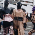 La máquina desvinculadora del capitalismo necesita romper incluso la vinculación del hombre con su propio cuerpo y su propia identidad. La izquierda caniche se presta encantada al engaño. Foto (contextual): Ashly Araya / Unsplash.