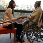 Voluntaria de cuidados paliativos en el Hospital Centro de Cuidados Laguna