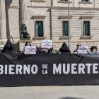 Esta mañana a las puertas del Congreso se congregaron manifestantes contra la ley de la eutanasia