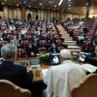 El Papa Francisco, durante el encuentro con las asociaciones de fieles y movimientos.