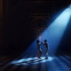 Un momento del inapropiado vídeo de Tangana grabado en la catedral de Toledo. ¿Más inapropiado que el abordaje turístico de templos donde Dios es marginado por unos y ninguneado por otros?