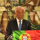 Marcelo Rebelo de Sousa superó por diez puntos la mayoría absoluta necesaria para no tener que someterse a una segunda vuelta.