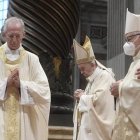 Guido  Marini, que desde 2007 era el maestro de ceremonias pontificas, es ya obispo, ordenado por el Papa Francisco