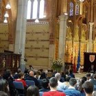 Alumnos en el Aula Magna de la Universidad Abat Oliba, antigua iglesia de Bellesguard, una joya modernista