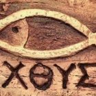 «Ichthys» (pez), símbolo de los primeros cristianos como acrónimo de «Iesous Christos Theou Yios Soter» [Jesús, Cristo, Hijo de Dios, Salvador].