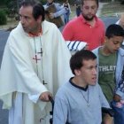 Jorge Molino es sacerdote y además de su labor ministerial ayuda a las personas con discapacidad