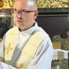 El padre Ziombra ha experimentado todo este proceso del milagro eucarístico y confirma las conversiones que está propiciando