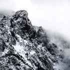 No todas las montañas, las reales y las de la vida, son escalables, o no por todas las caras. La confianza en la voluntad de Dios, y no solo en las propias fuerzas, forma parte de la filosofía cristiana elemental. Foto: Caspar Camille Rubin / Unsplash.