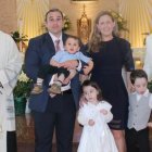 Después de que su hijo Conan sobreviviese al parto, sus padres decidieron bautizarse como familia católica.