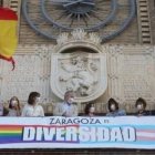 El Ayuntamiento de Zaragoza -del PP- insistió en colgar la pancarta bandera y el juez ordenó quitarla por violar la neutralidad institucional