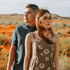 Una pareja... son muy distintos y miran en distintas direcciones... foto de Omar López en Unsplash