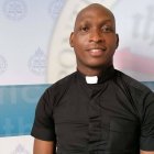 Cosmas tiene 31 años y actualmente está en Roma ampliando su formación como sacerdote