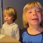 Reacción de dos niños tras escuchar el audio personalizado de los Reyes Magos