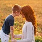Toda madre que ama a Dios desea que su hijo también llegue a conocerlo y amarlo... Él se expresa a través de obras maravillosas - foto de Kristyn Lapp en Unsplash