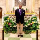 James Benton, tras recibir los sacramentos de iniciación en la Iglesia de Santa Ana.