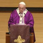 El Papa Francisco pronuncia la homilía en la Misa del II Domingo de Adviento en Atenas
