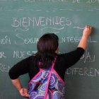 Nueva ley en Brasil prohíbe el empleo de lenguaje neutro en las escuelas: decir "alumnes" o "compañeres" ya no es una opción.