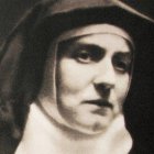 Edith Stein (Sor Teresa Benedicta de la Cruz), que convivió y debatió con los grandes filósofos de su tiempo antes de entrar en la orden carmelita, protagoniza la primera novela de Ernesto Castro.
