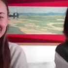 Dos de las jóvenes de DeArco que animan a participar un año más en la Vigilia de Difuntos en el Valle de los Caídos