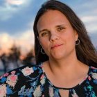 Tras vivir durante 10 años como "Jake" y realizar el cambio de género, Laura Perry ha abrazado su identidad femenina y la fe y lucha contra las mentiras de los activistas trans (Portada: Chris Landsberger/World).