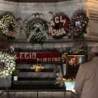 El Papa acudió a la columna de la Inmaculada en la Plaza de España a primerísima hora, aún de noche