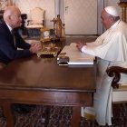 Francisco recibió a Joe Biden durante un tiempo más prolongado de lo habitual en este tipo de citas.