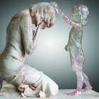 El escultor eslovaco Martin Hudacek expresó en esta obra, «Memoria de los niños no nacidos», el pesar de una mayoría de madres tras abortar a sus hijos, algo que la propaganda de este negocio oculta sistemáticamente.