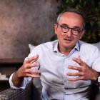 Nicolás se vio constreñido entre las exigencias programáticas de un retiro... y, sin embargo, se sentía por primera vez libre.