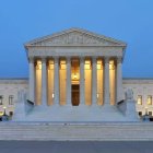 La mayoría provida en el Tribunal Supremo gracias a los tres nombramientos de Donald Trump podría revertir la sentencia que en 1973 legalizó el aborto en Estados Unidos. Foto: Wikipedia.