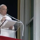 Francisco rezó el Regina Coeli tras la misa de Pentecostés, que no presidió por sus problemas de rodilla (Foto: Vatican News).