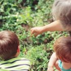 La finalidad de los abuelos con los nietos es, simplemente, amar. Foto: Nikoline Arns / Unsplash.